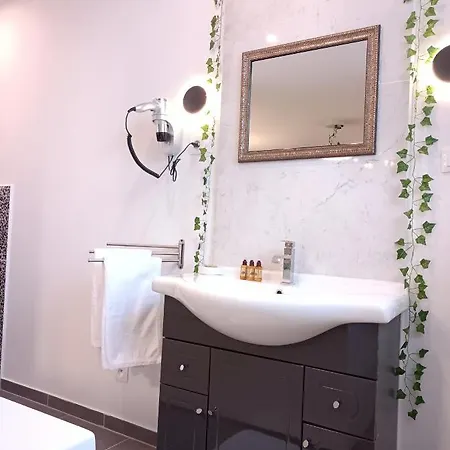 Les Fenelon Апартаменты